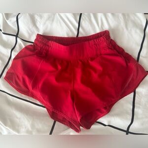 Lululemon Hotty Hot Size 4 - 2.5” inseam